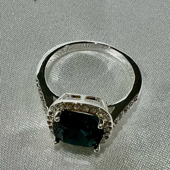 SWAROVSKI ELEMENTS AQUAMARINE & CLEAR CRYSTAL Silver Women's Ring sz 9 - Picture 9 of 11
